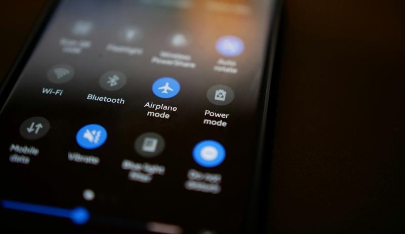 does airplane mode turn off location does airplane mode turn off location